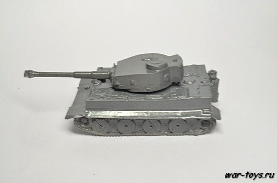Модель танка. Материал оловянный сплав. Длина 60 мм