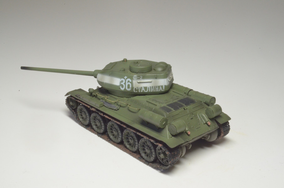 Масштабная модель танка 1/72. Модели easy model изготовлены из пластика, что позволяет более детально отлить все даже мелкие детали. Детализация у пластиковых моделей намного выше, нежели у моделей из металла.