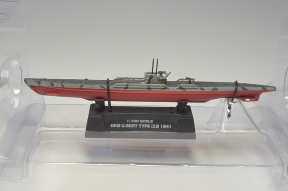 Коллекционная модель Подводная лодка U-9B 1941г. изготовлена из пластика, что позволяет более детально отлить все даже мелкие детали. Детализация у пластиковых моделей намного выше, нежели у моделей из металла.