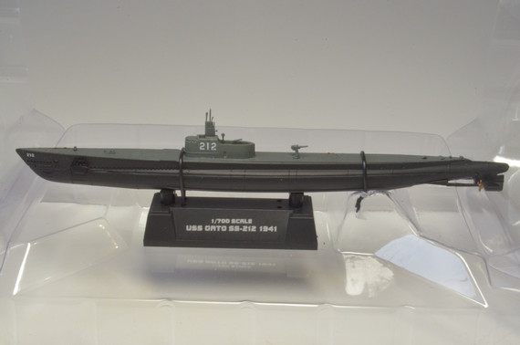 Коллекционная модель Субмарина USS SS-212 Gato 1941 изготовлена из пластика, что позволяет более детально отлить все даже мелкие детали. Детализация у пластиковых моделей намного выше, нежели у моделей из металла.