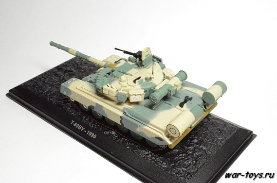 Модель танка в масштабе 1:72. Материал : металл, пластик 