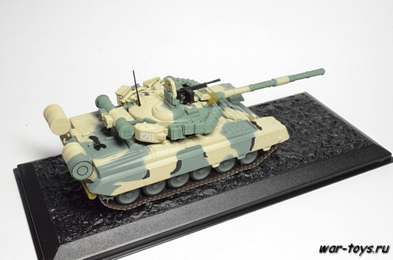 Модель танка в масштабе 1:72. Материал : металл, пластик 