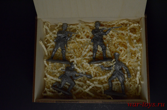 Набор оловянных солдатиков 4 шт. 54 мм в подарочной коробке