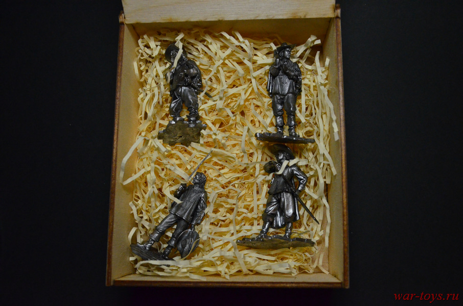 Набор оловянных солдатиков 4 шт 54 мм в подарочной коробке